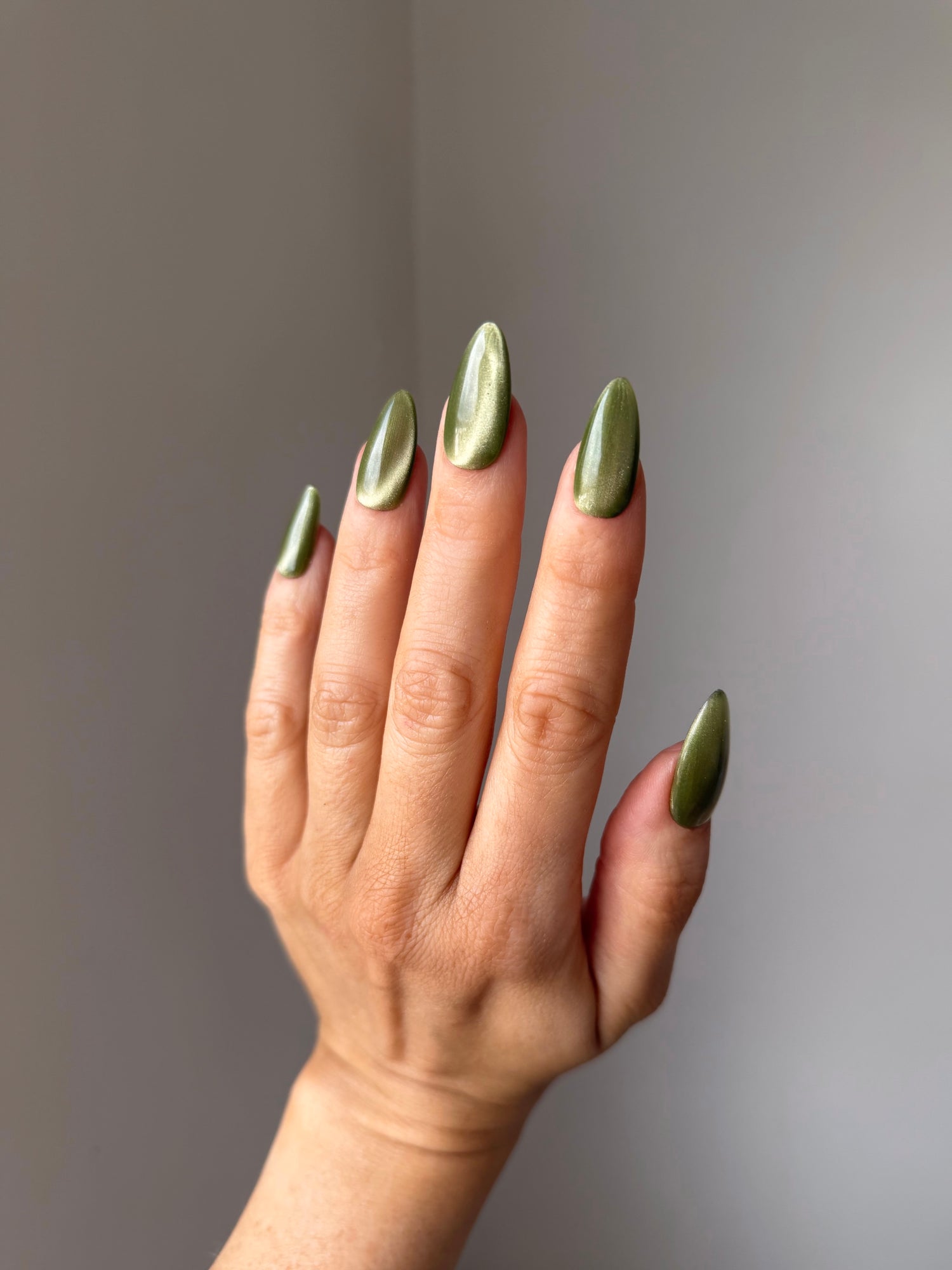 PERIDOT - CAT EYE 'Hema-Free'